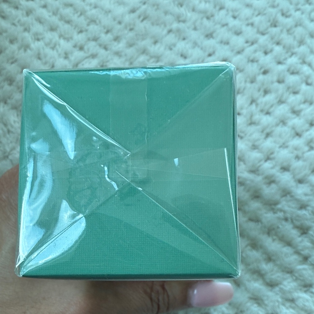 La Mer Regenerating Serum-collagen in a bottle! - Picture 2 of 3
